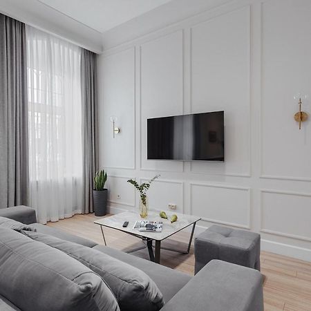 New! Luxury Apartment In The Center Of Odessa Overlooking Deribasovskaya Str. Low Price! Exterior foto