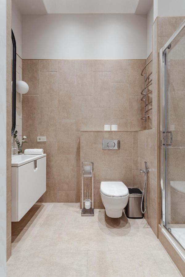 New! Luxury Apartment In The Center Of Odessa Overlooking Deribasovskaya Str. Low Price! Exterior foto