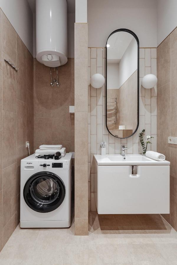 New! Luxury Apartment In The Center Of Odessa Overlooking Deribasovskaya Str. Low Price! Exterior foto