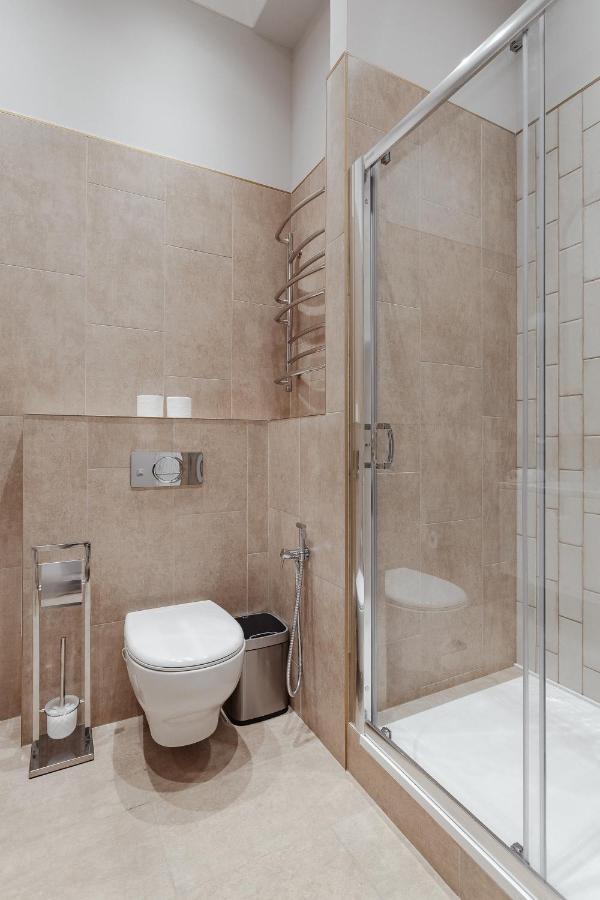New! Luxury Apartment In The Center Of Odessa Overlooking Deribasovskaya Str. Low Price! Exterior foto