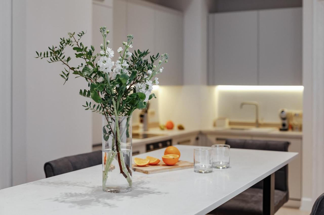 New! Luxury Apartment In The Center Of Odessa Overlooking Deribasovskaya Str. Low Price! Exterior foto