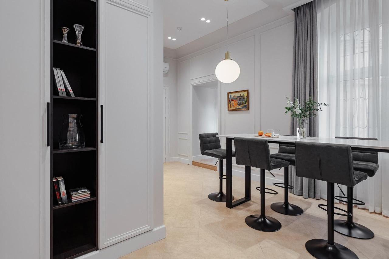 New! Luxury Apartment In The Center Of Odessa Overlooking Deribasovskaya Str. Low Price! Exterior foto