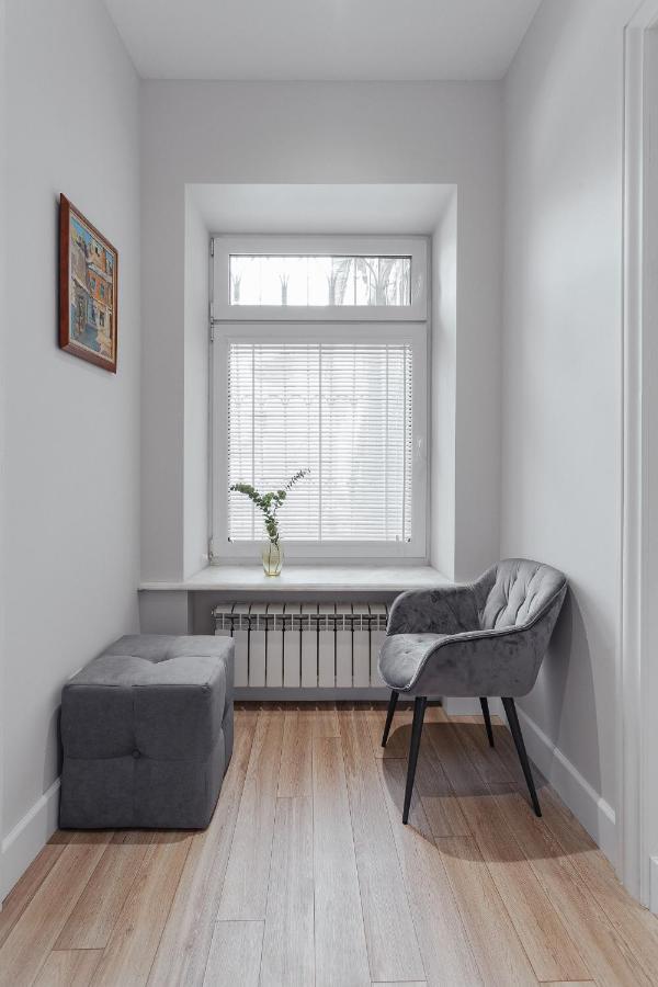 New! Luxury Apartment In The Center Of Odessa Overlooking Deribasovskaya Str. Low Price! Exterior foto