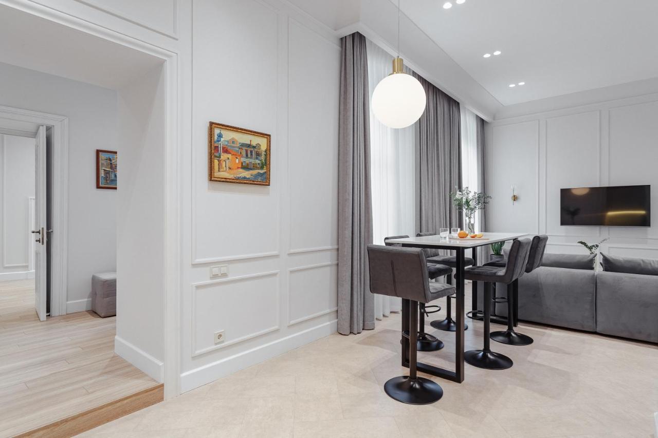 New! Luxury Apartment In The Center Of Odessa Overlooking Deribasovskaya Str. Low Price! Exterior foto