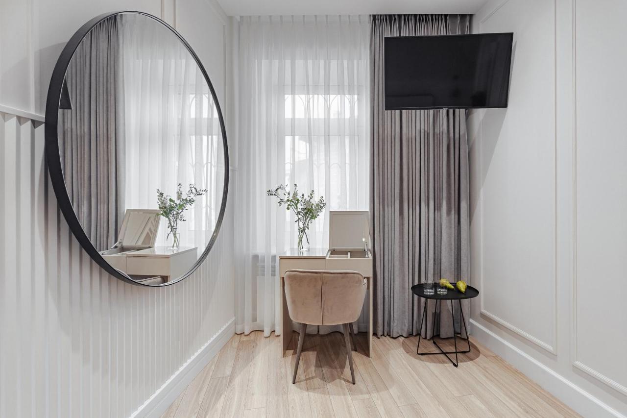 New! Luxury Apartment In The Center Of Odessa Overlooking Deribasovskaya Str. Low Price! Exterior foto