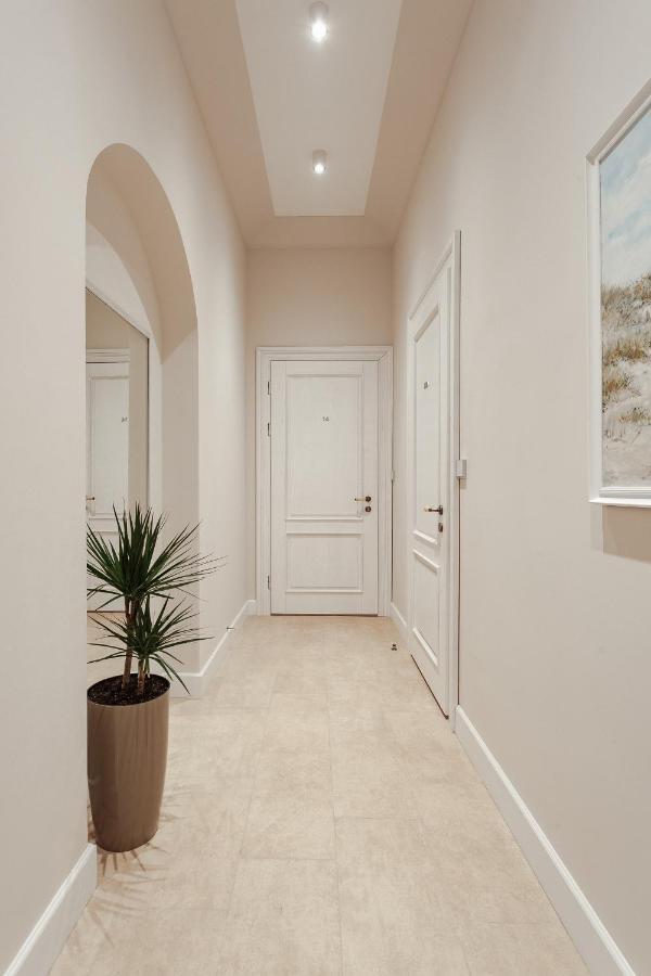 New! Luxury Apartment In The Center Of Odessa Overlooking Deribasovskaya Str. Low Price! Exterior foto